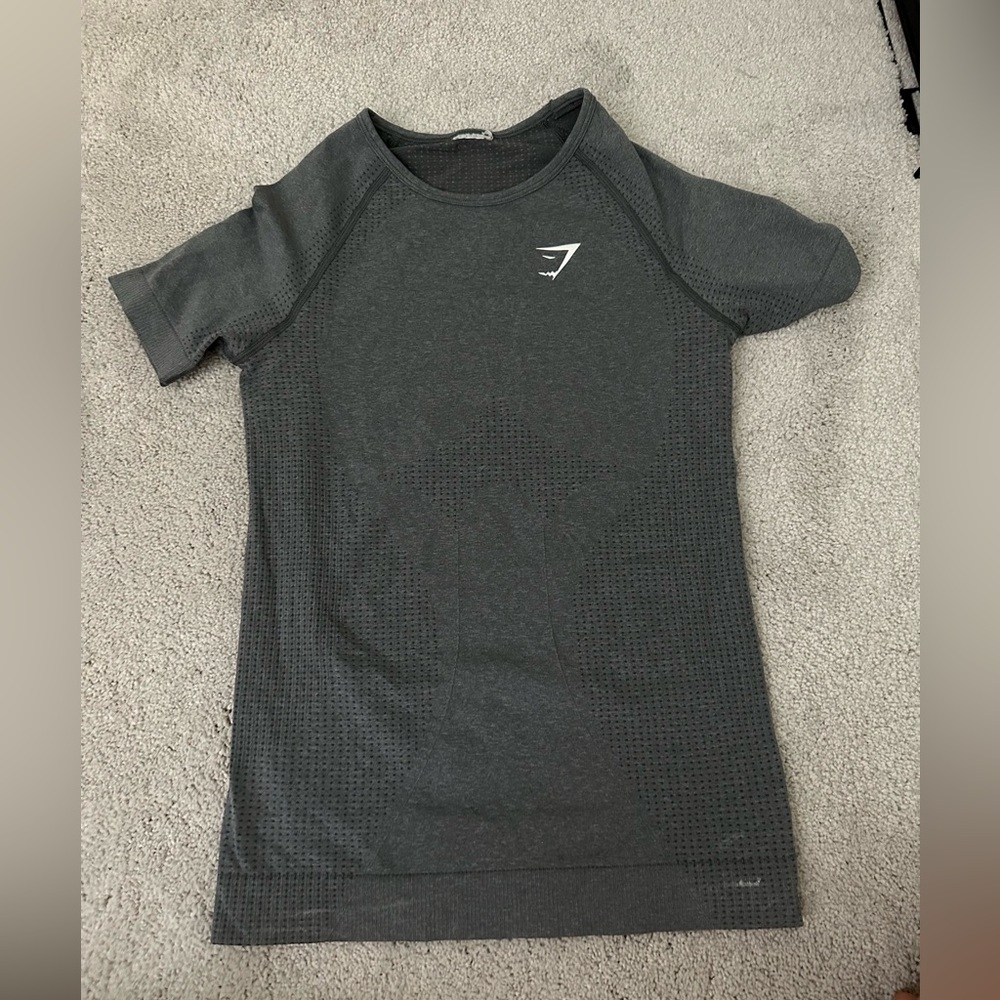 GYmshark tight fitting shirt